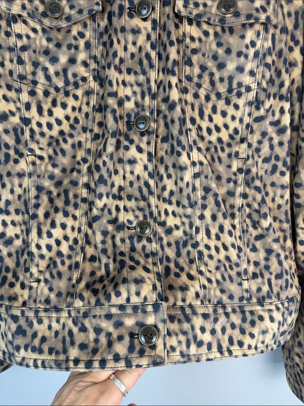 Tommy Bahama Salina Sands Cheetah Print Trucker Jacket in Golden Honey Medium - Picture 8 of 16